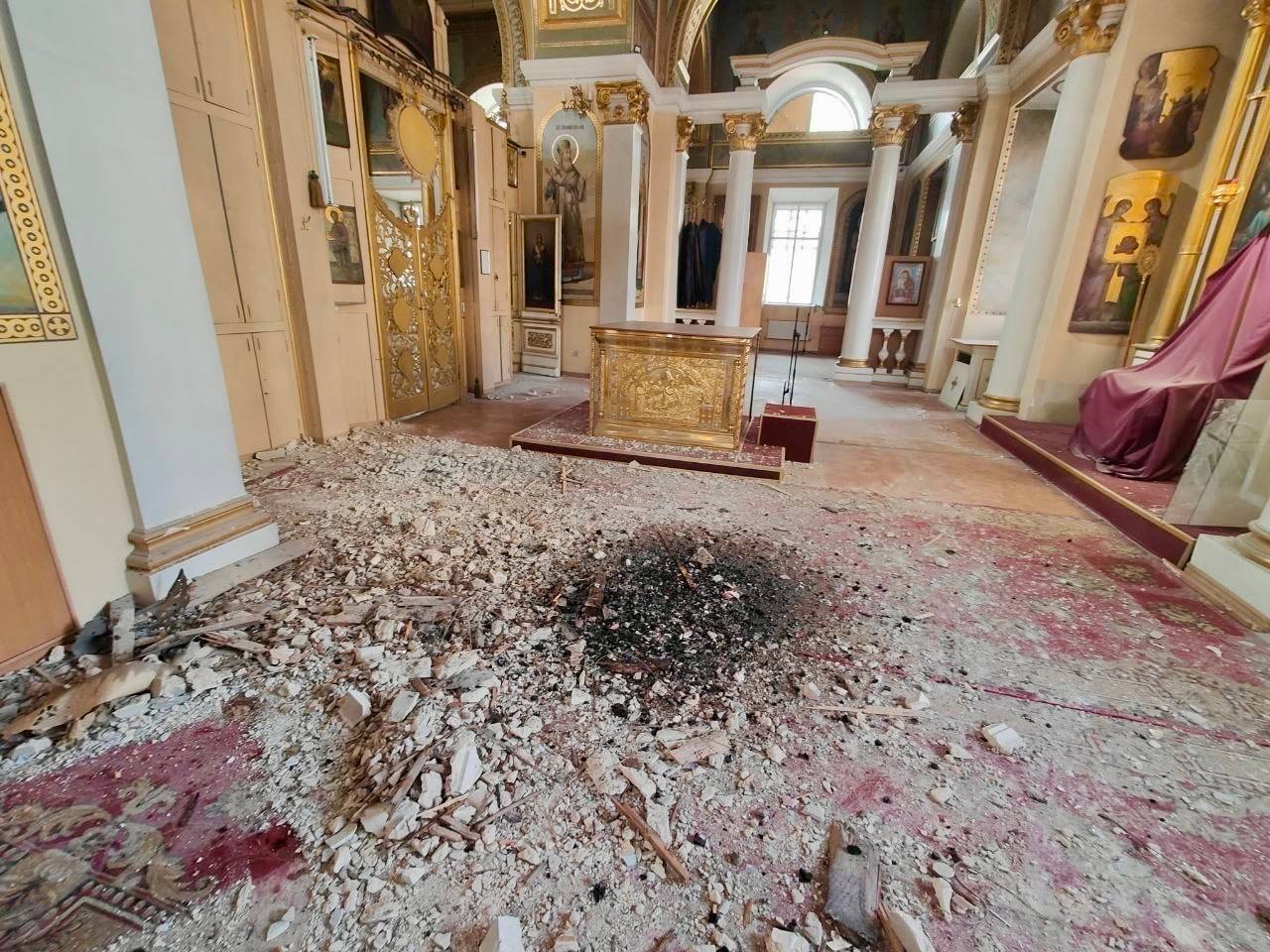 Росіяни атакували Свято-Духівський кафедральний собор у Херсоні (фото)