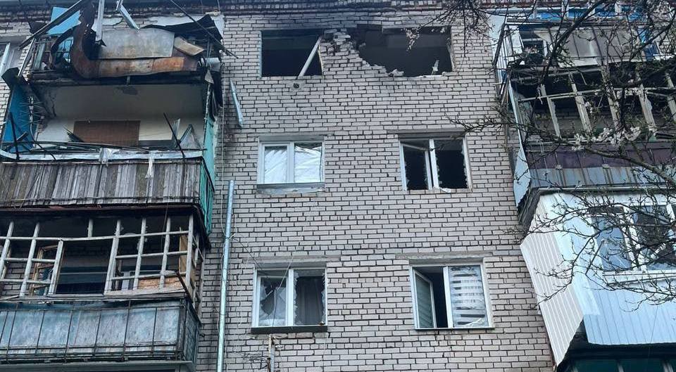 Окупанти атакували «молніями» Інженерне: пошкоджено багатоповерхові будинки (фото)