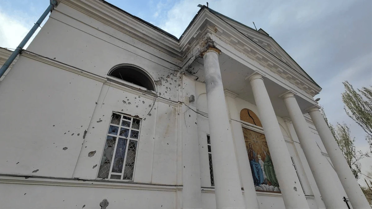 У Херсоні військові РФ обстріляли Свято-Духівський кафедральний собор. ФОТО. ВІДЕО