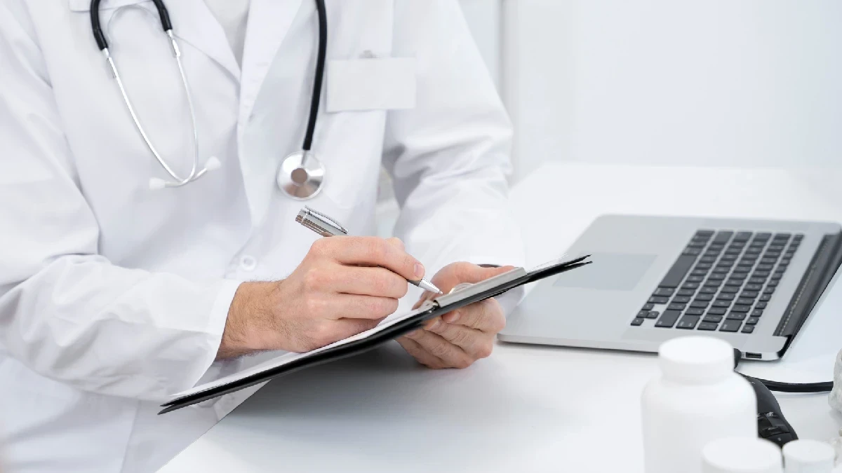 Зі скількома лікарями, які приймають очно у Херсоні, ще можна укласти декларації?