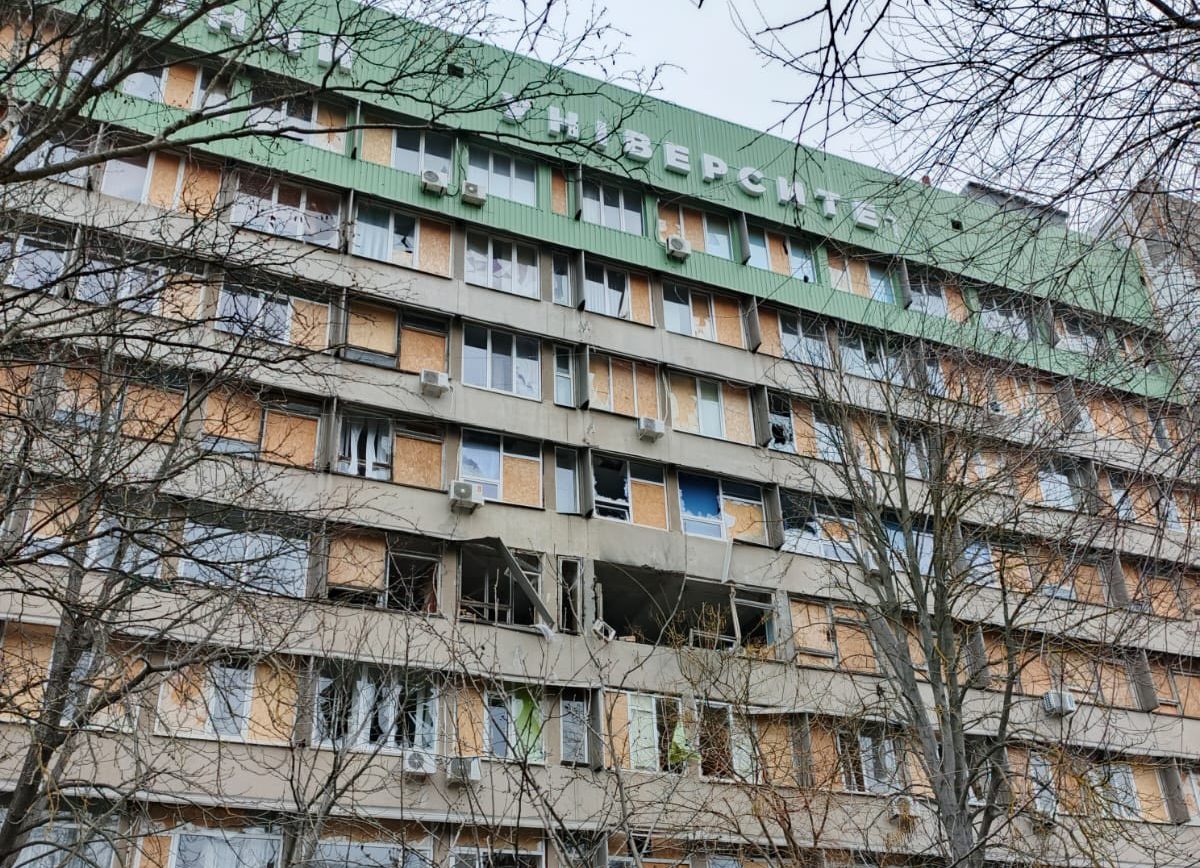 окупанти вчергове обстріляли ХДУ