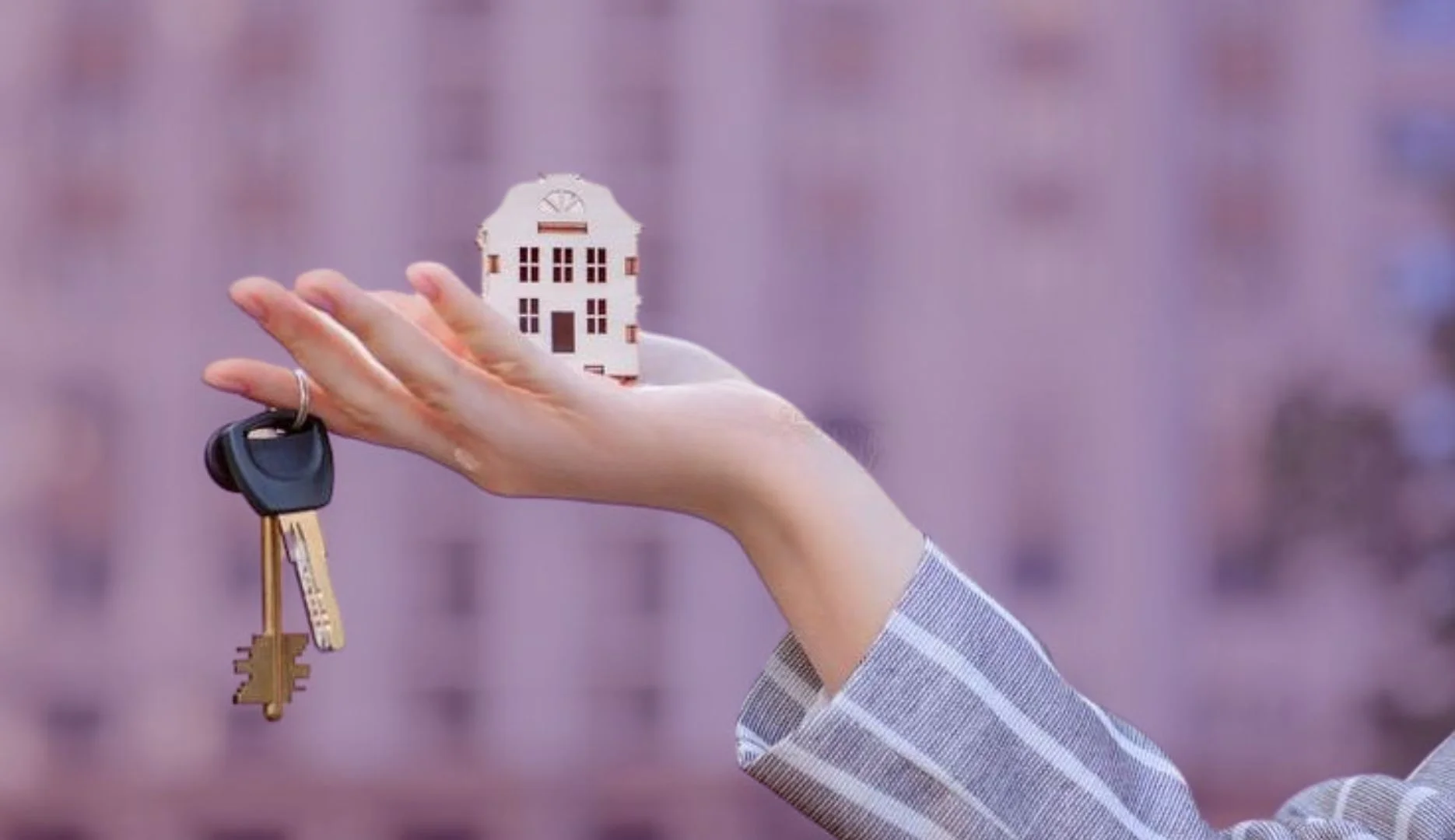 Потрапила на гачок “ріелторів”: у Львові сироту з Херсона залишили і без грошей, і без житла