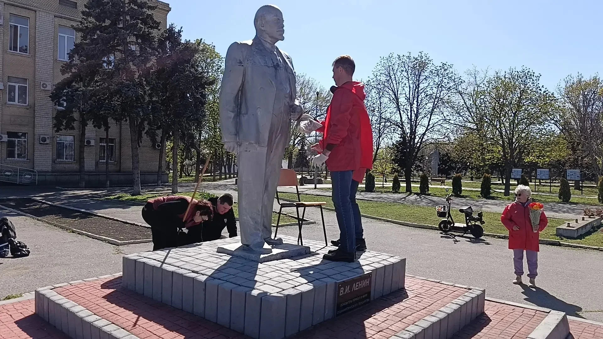 В окупованому Генічеську хочуть знову демонтувати пам’ятник Леніну