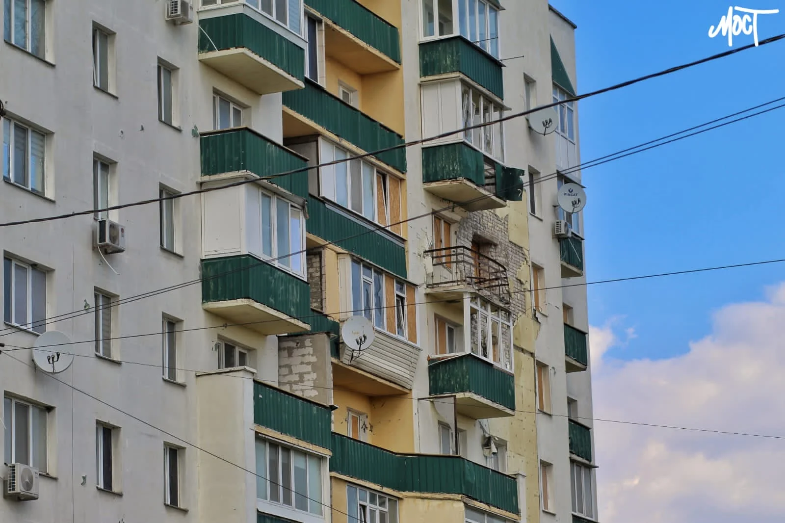 У Херсоні майже не лишилось цілих будівель – більшість пошкоджені обстрілами