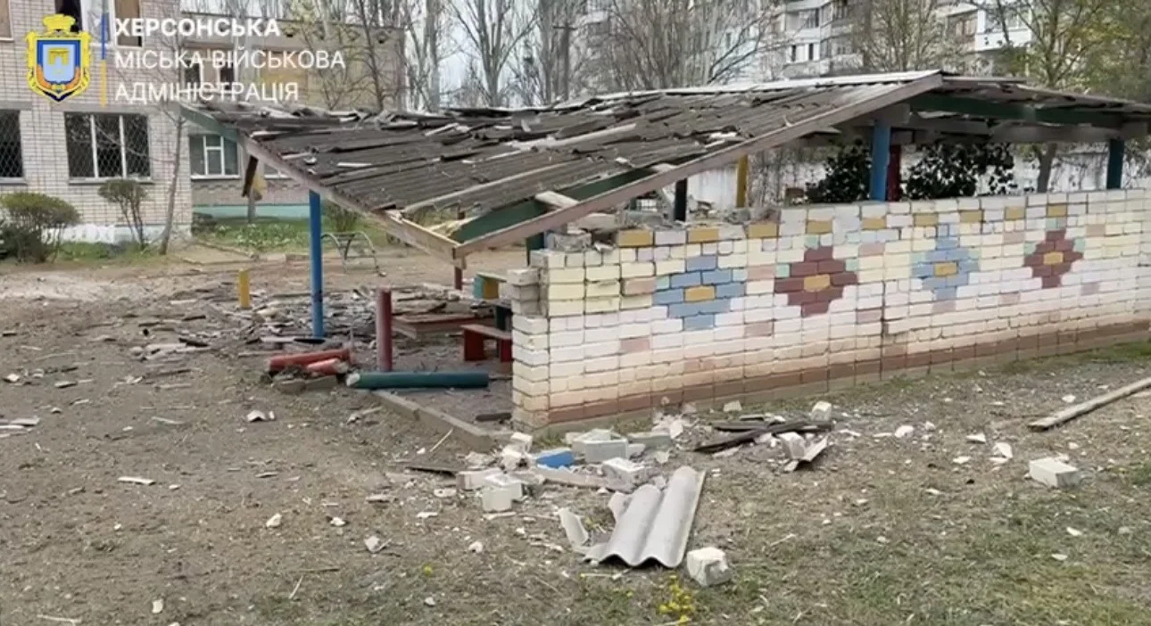 На Херсонщині під російський обстріл потрапив дитсадок у Корабельному районі