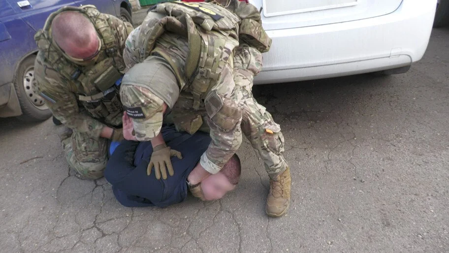 На ТОТ Херсонщини чоловіка незаконно засудили до 18 років за підпал танка