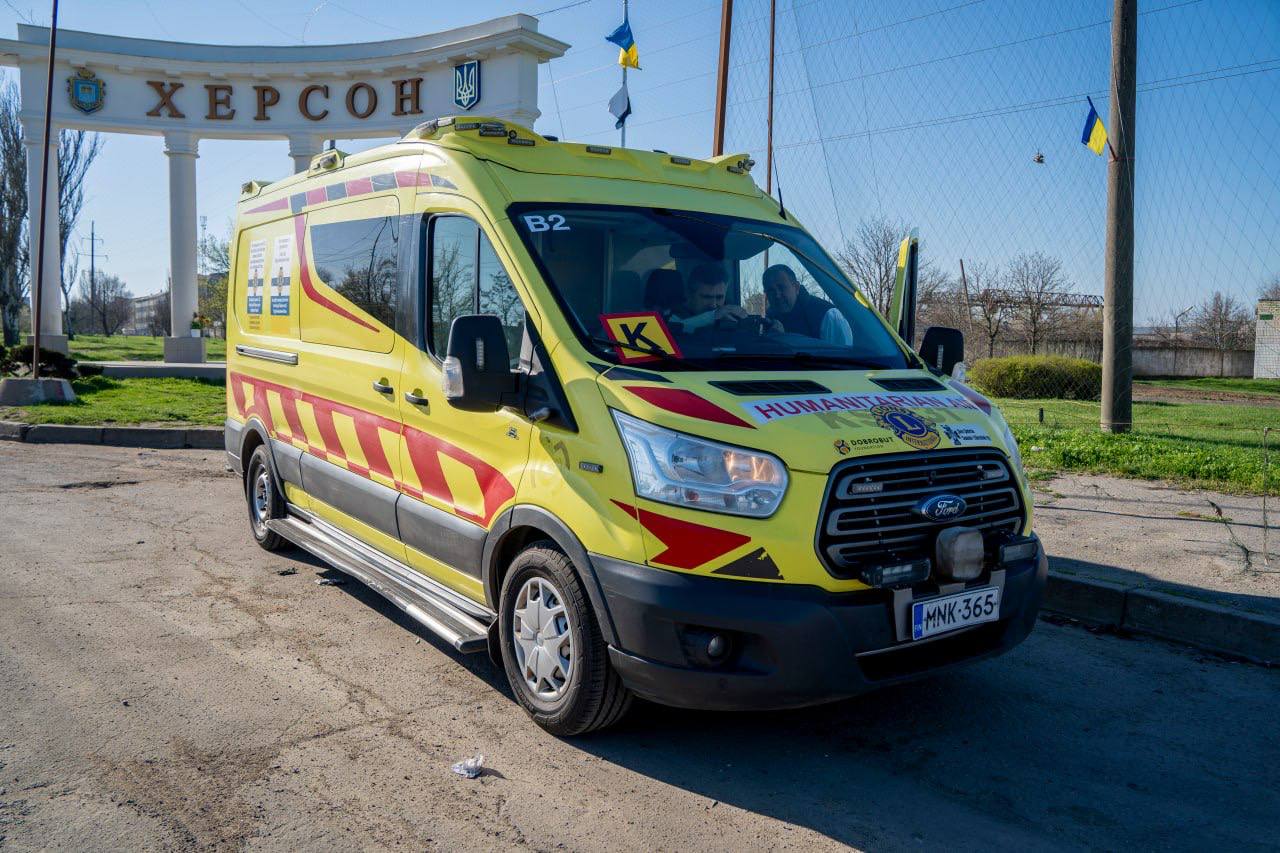 Фінляндія передала Херсонській громаді реанімобіль
