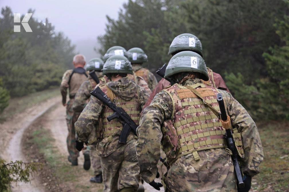 Школярів у Генічеську муштрують росгвардійці, а студентів відправляють на службу