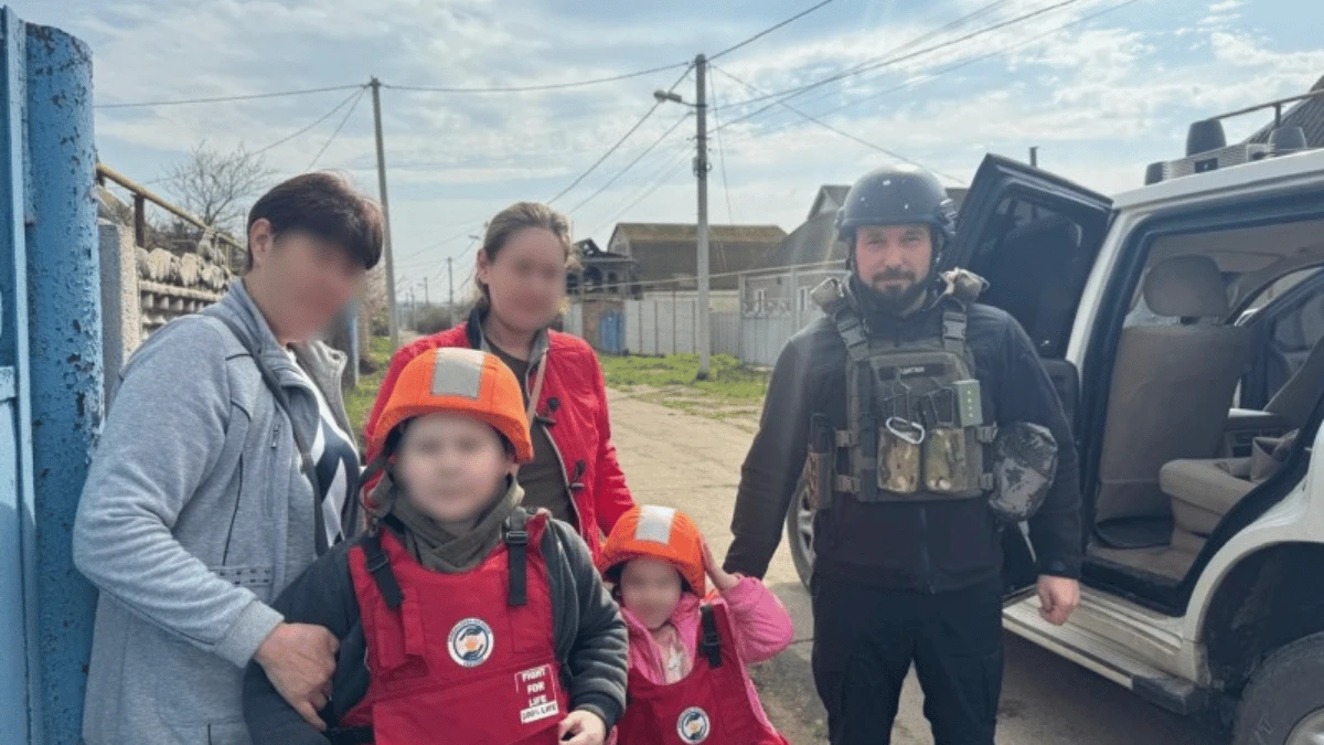 Із селища Херсонської громади евакуювали родину з двома дітьми