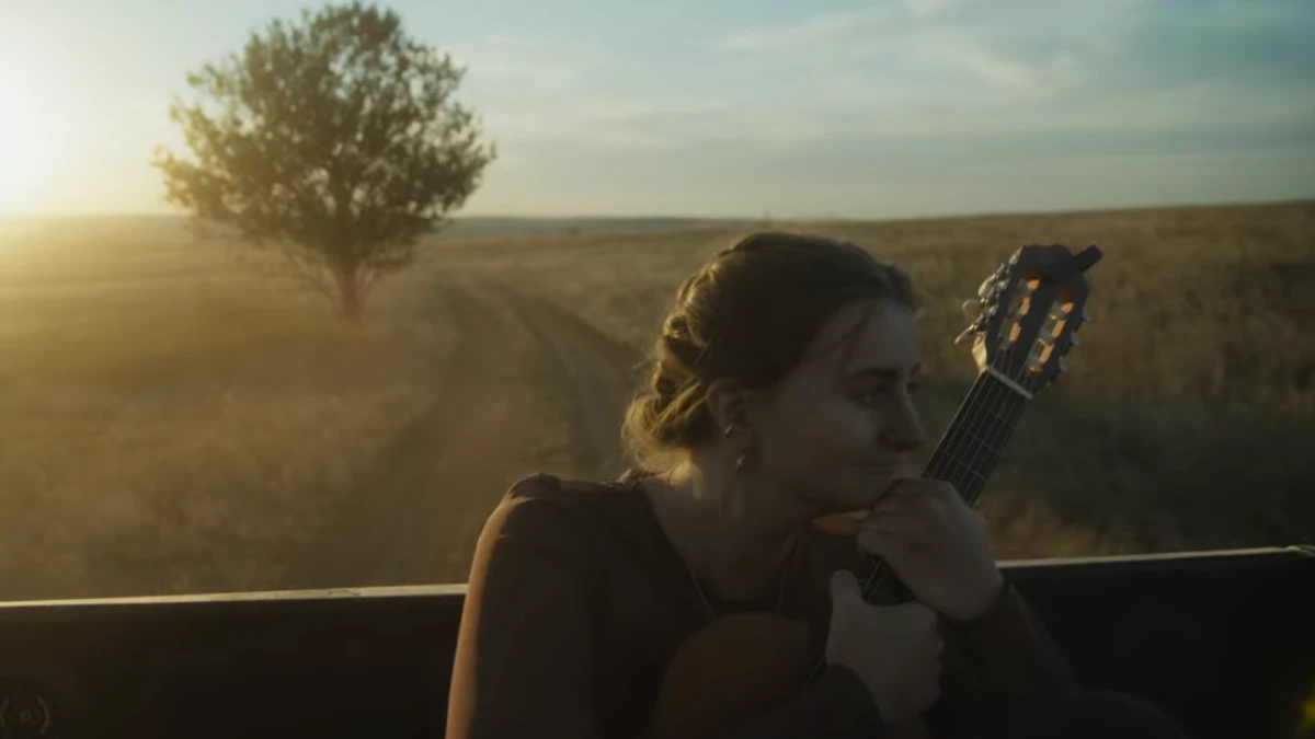 Артистка Чуприненко з Херсонщини створила кліп, присвячений спротиву на окупованих територіях