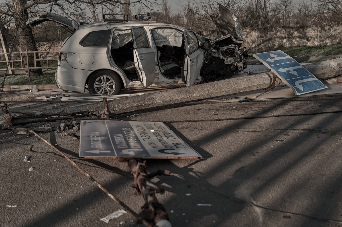 розбите авто - російський терор