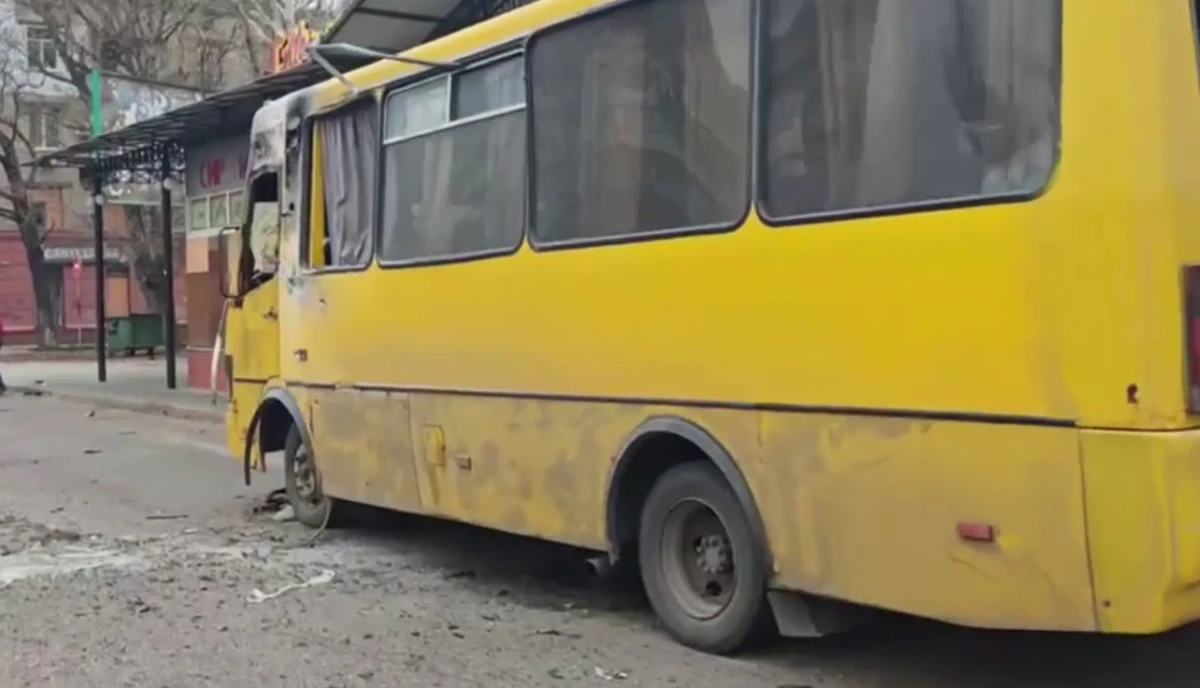 У Херсоні дрон атакував маршрутку. Семеро поранених, водій у тяжкому стані