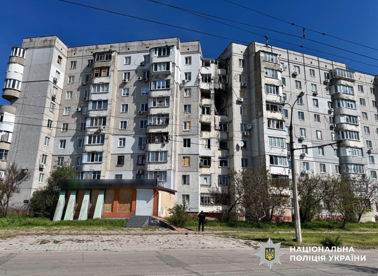 На Херсонщині внаслідок ворожих обстрілів пошкоджено 30 об’єктів: будинки, освітній заклад, магазини (фото)